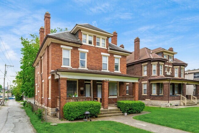 Building Photo - 295 E 14th Ave