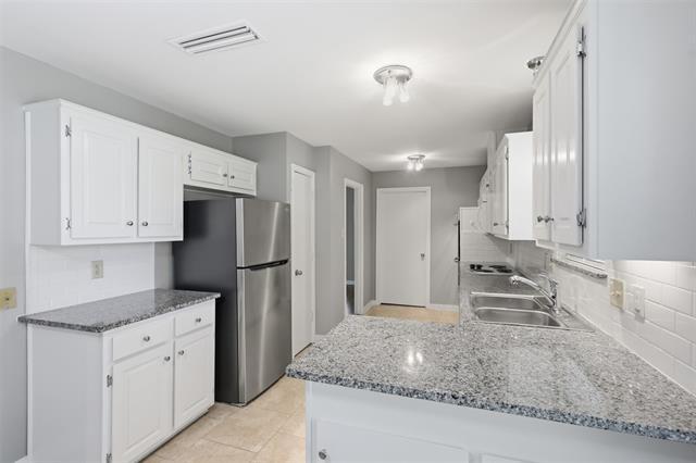 Building Photo - 4545 Hartford Dr