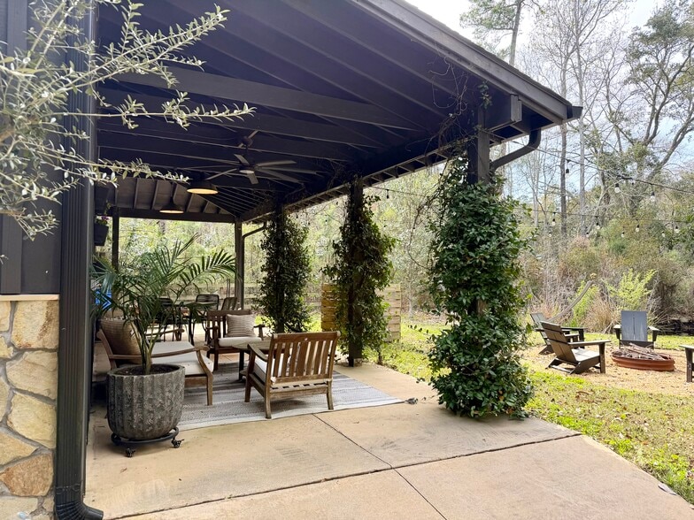 Building Photo - 6204 Old Military Rd