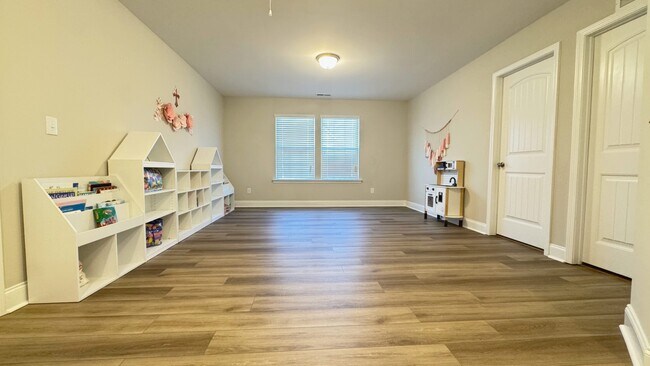 Building Photo - 1910 Pennypacker Ln