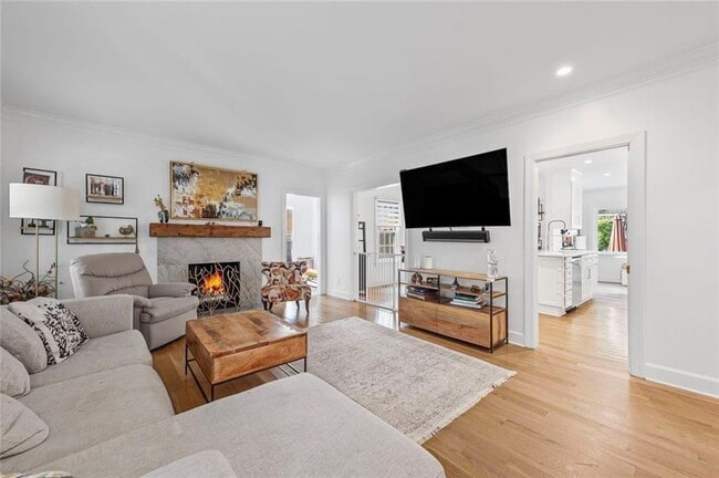 Building Photo - 346 Redland Rd NW