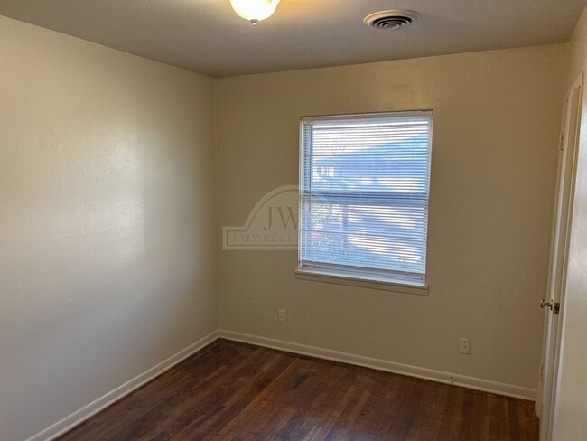 Building Photo - 1504 Redondo Dr