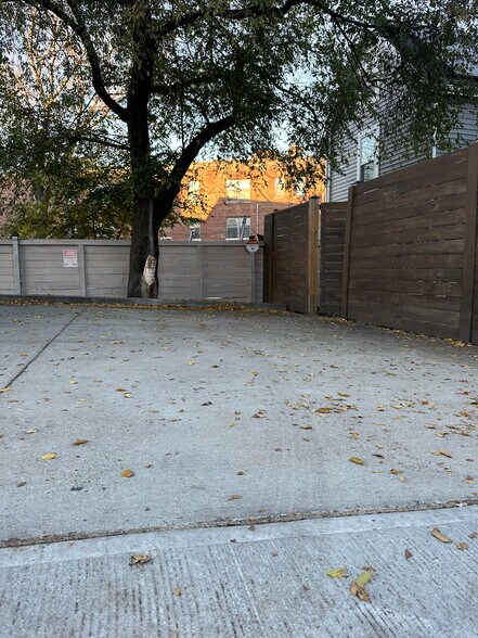 Parking - 5614 7th St NW