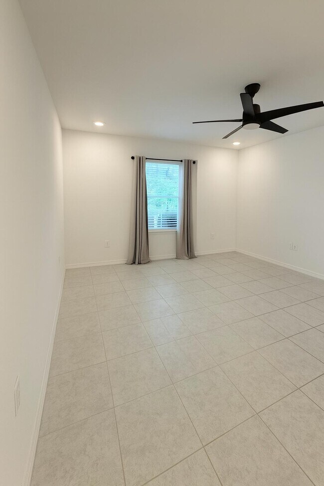 Building Photo - 1963 SW Import Dr