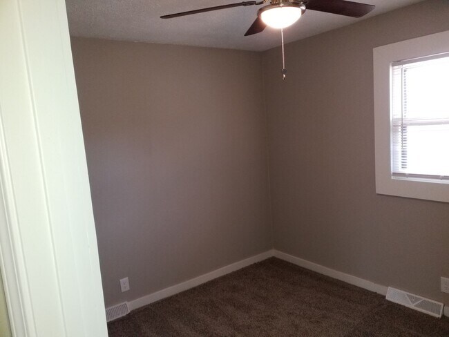 Building Photo - AVAILABLE NOW! Liberty Home 3 Bed 2 Bath 2...