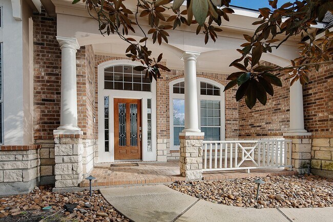 Primary Photo - 50 N Lansdowne Cir