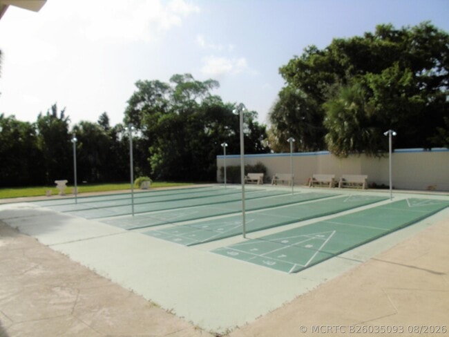 Building Photo - 309 Circle Dr S