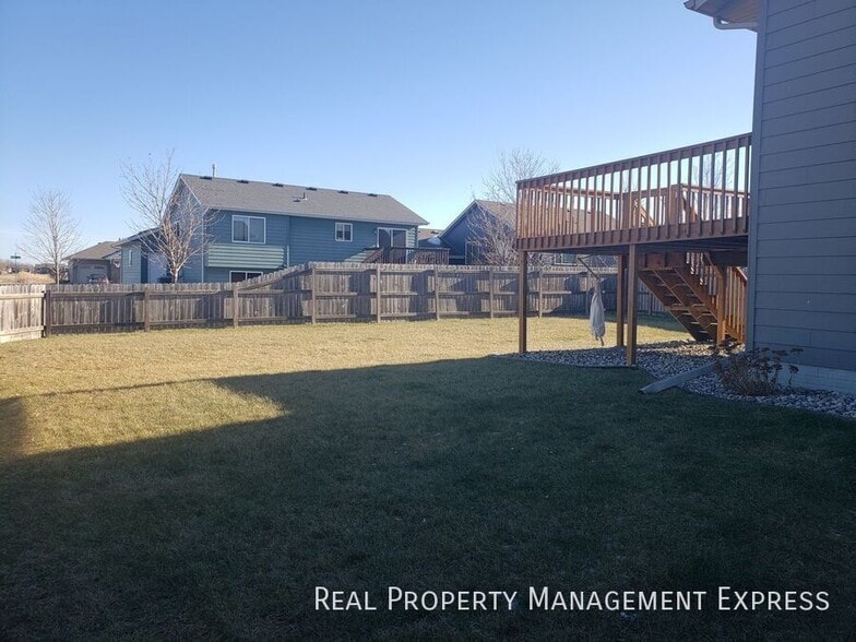 Building Photo - Lovely 4 Bed 2 Bath Home with a Huge Deck and Massive Fenced-in Yard