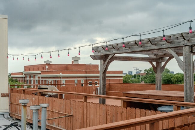 Building Photo - 2915 N Clybourn Ave