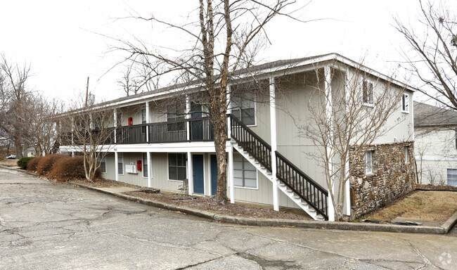 Primary Photo - 850 N Oakland Ave