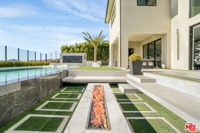 Building Photo - 20306 Willoughby Ln