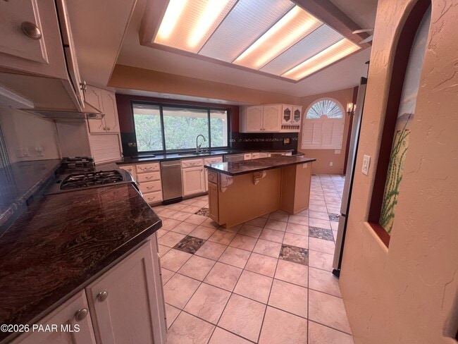 Building Photo - 3160 Rainbow Ridge Dr