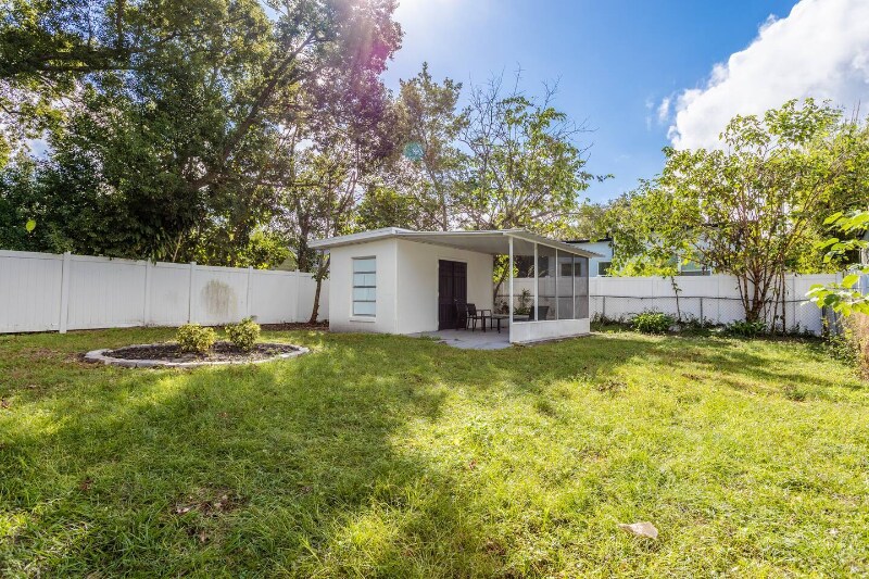 Building Photo - 1414 E Harding St