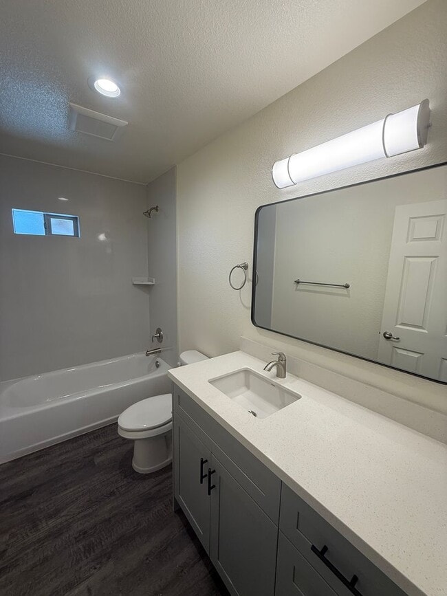 Building Photo - Free Month of Rent for Move in before Dec 1st - Brand New Upstairs 3 Bedroom Apartment