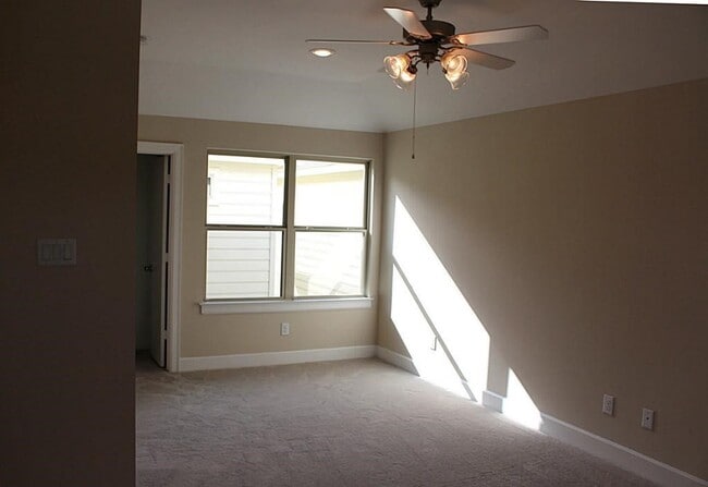 Building Photo - 5951 S Loop E