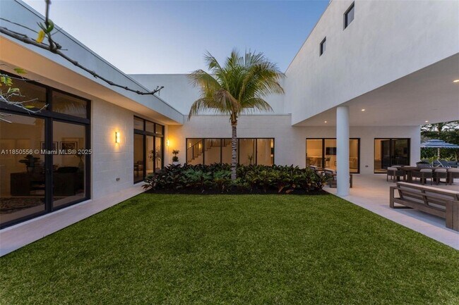 Building Photo - 16703 Botaniko Dr S