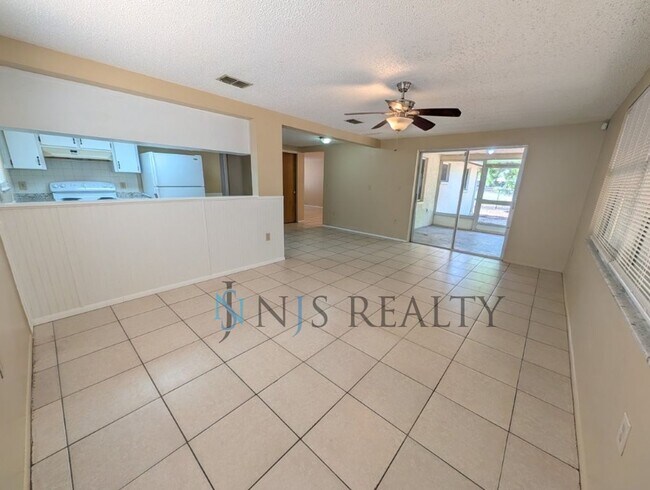 Building Photo - 11621 Meadow Dr