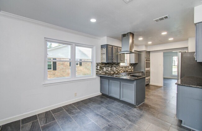 Building Photo - 674 Ravensworth Dr