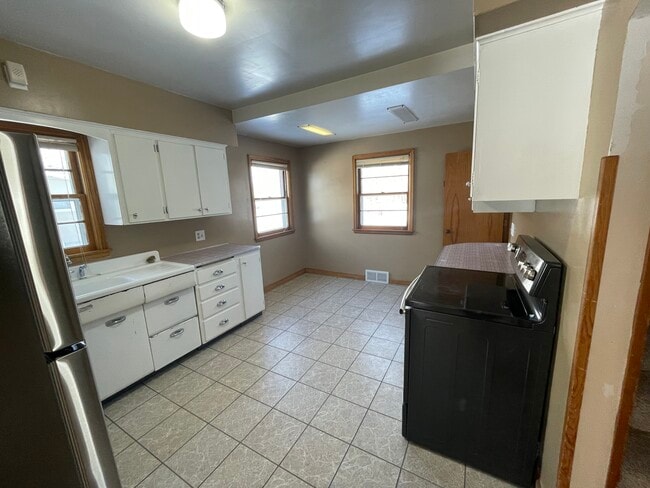 Building Photo - 505 1st St NE