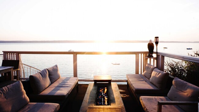 Building Photo - 19118 Soundview Dr NW