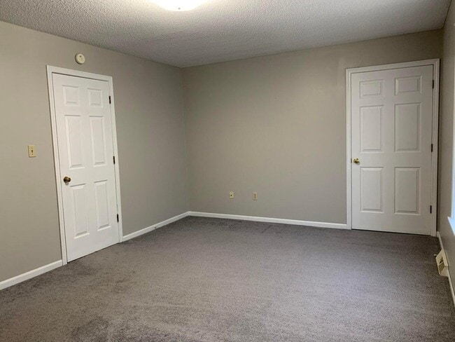 Building Photo - 2119 Live Oak Ln