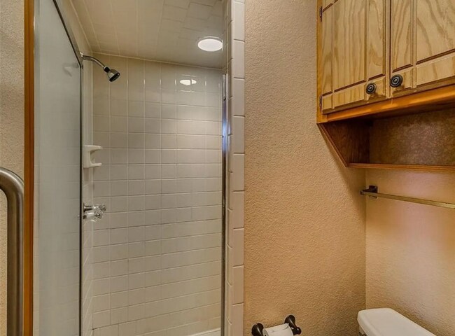 Building Photo - Charming 3-Bedroom Home — Spacious Corner Lot in Del City!