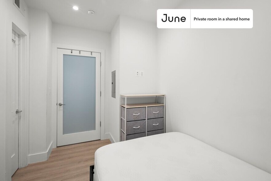 Building Photo - Room in Shared 3 bed/2 bath home in Dupont Circle