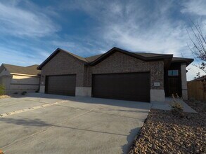 Building Photo - LUXURY TOWNHOME LOCATED IN BASTROP, TEXAS!