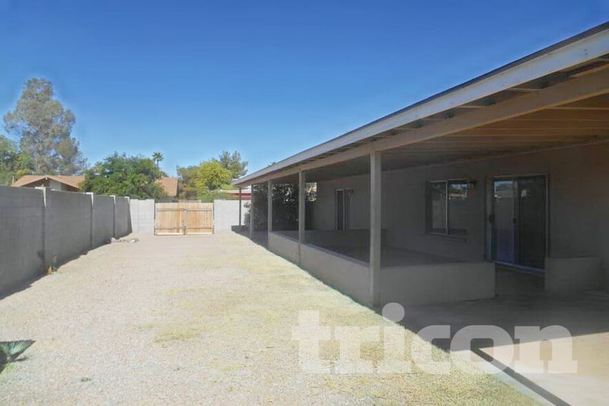 Building Photo - 823 W Juanita Cir