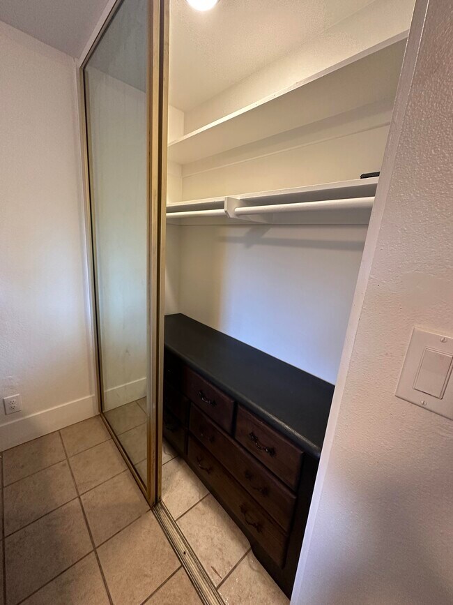 Building Photo - 225 Hunter Lake Dr