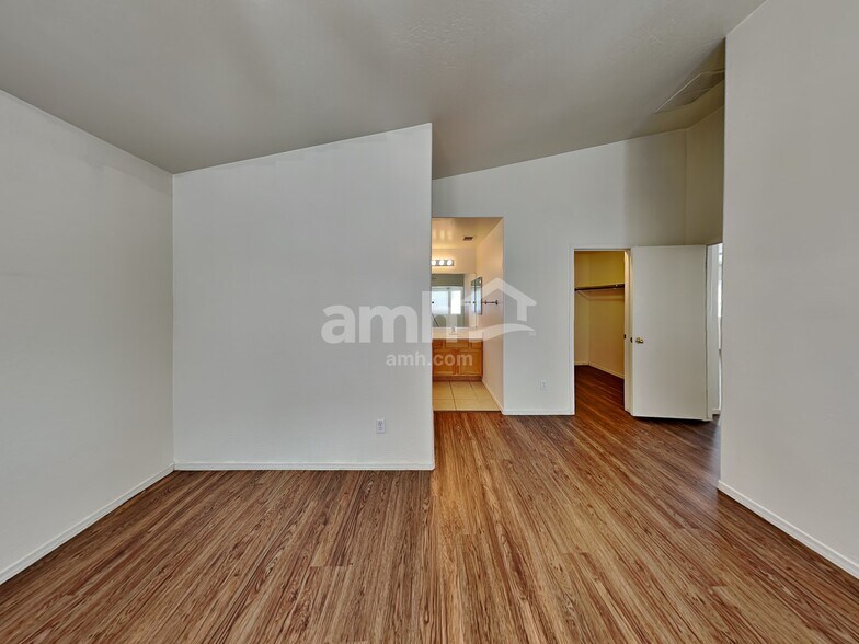 Building Photo - 10781 W Del Rio Ln