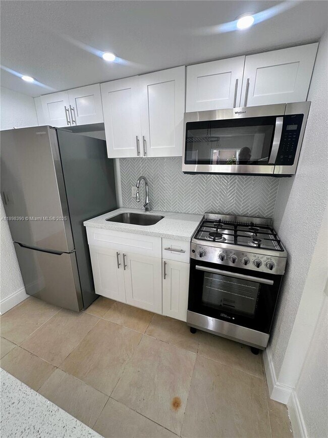 Building Photo - 9064 Collins Ave