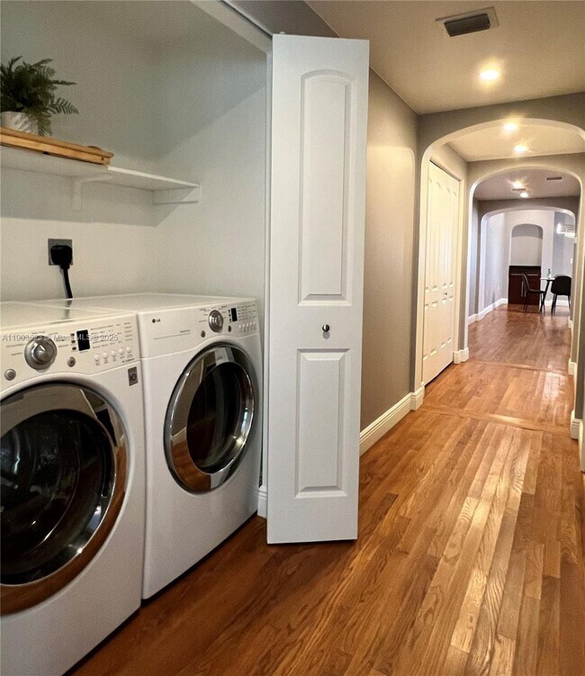 Building Photo - 215 Phoenetia Ave