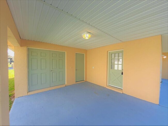 Building Photo - 517 Ariana St