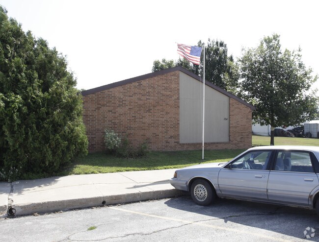 Building Photo - 104 3rd St