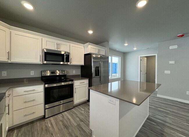 Building Photo - 3916 Scorpio Dr SE