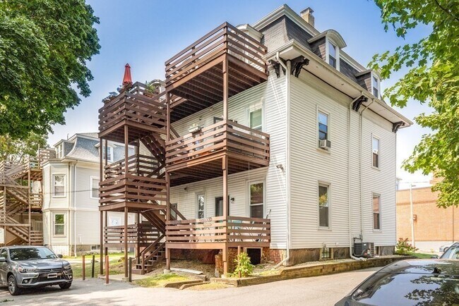 Building Photo - 15 Beale St