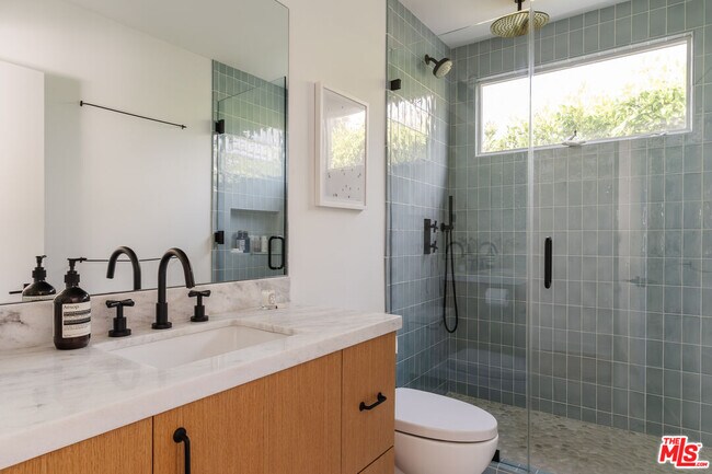 Building Photo - 712 San Lorenzo St