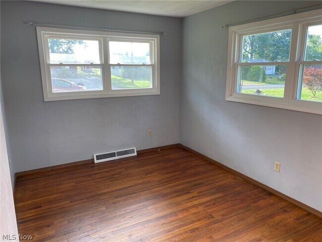 Building Photo - 4142 Sabin Dr