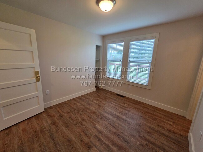 Building Photo - 811 Old Adobe Rd