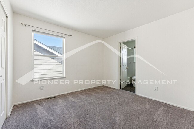 Building Photo - Spacious Home with Fenced Yard and Central AC