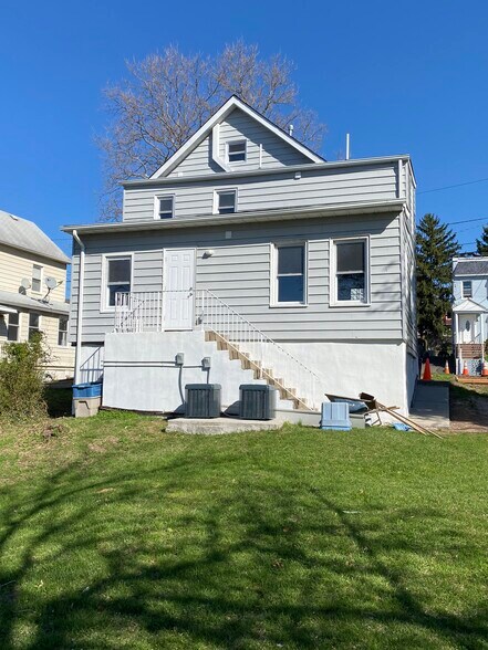 Building Photo - 48 Entwistle Ave