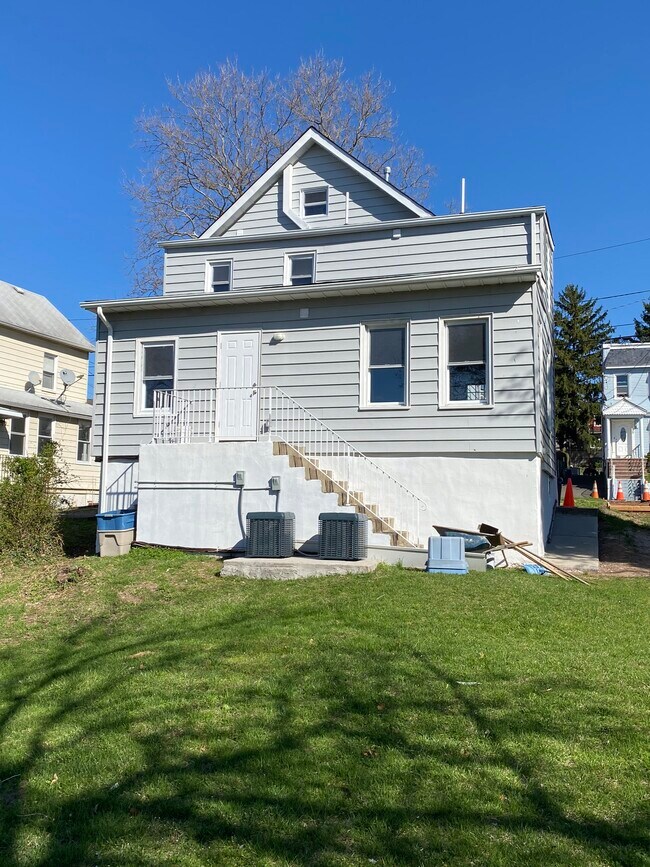 Building Photo - 48 Entwistle Ave