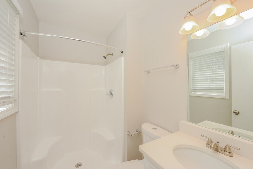 Building Photo - 1120 Brenton Dr NW
