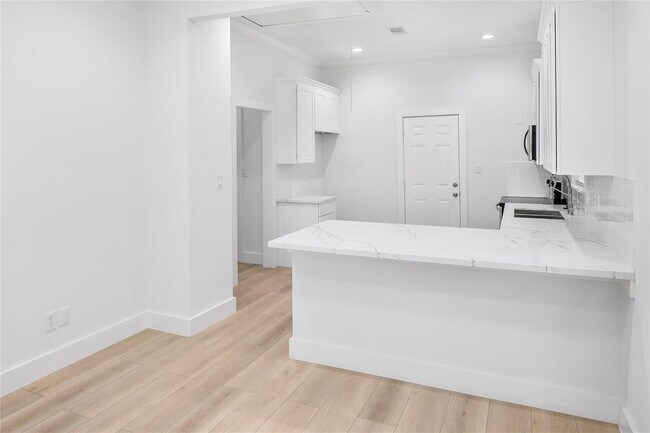 Building Photo - 702 40th St