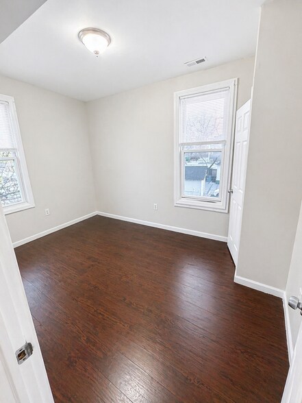 Building Photo - 296 N Clinton St