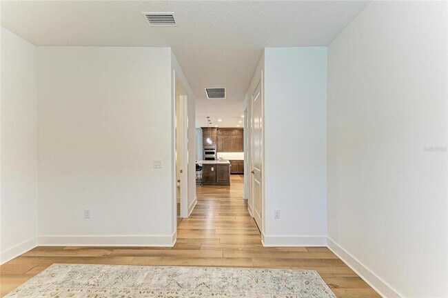 Building Photo - 18530 Midsummer Pl