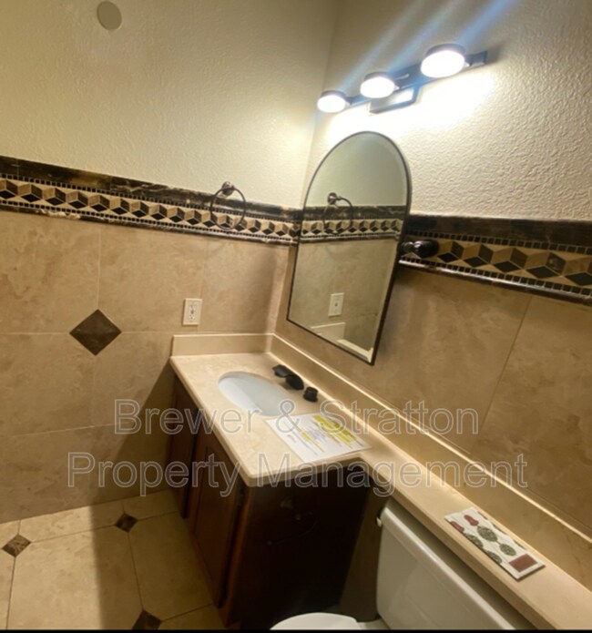 Building Photo - 11666 N 28th Dr