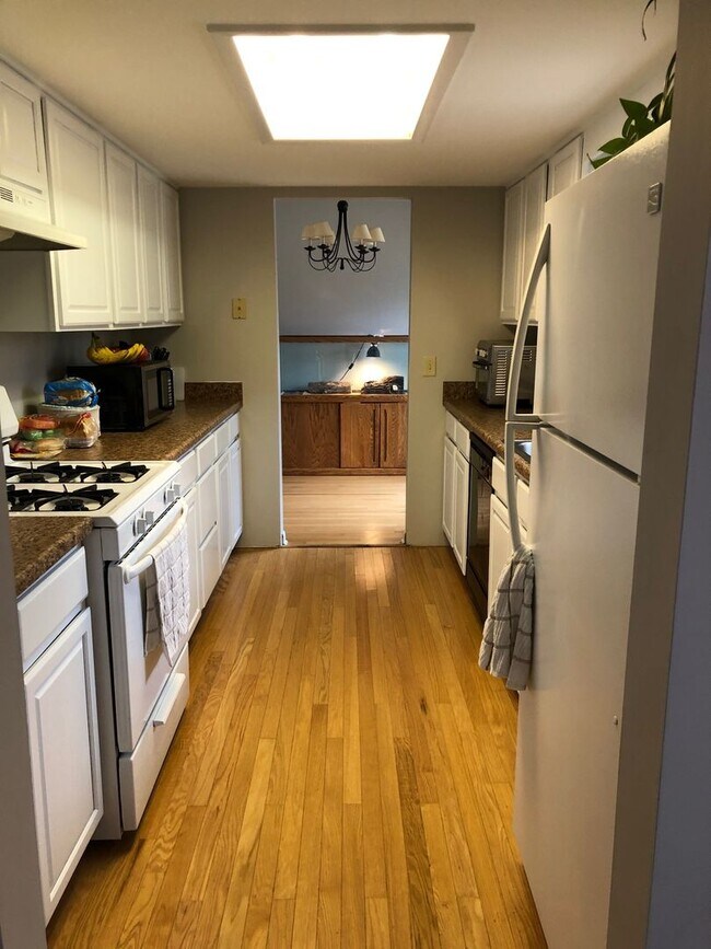 Building Photo - Charming 5 BD/3 BA down the street from Kelley and Luddy!