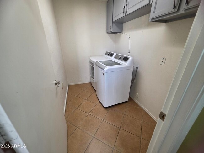 Building Photo - 10617 W Coronado Rd